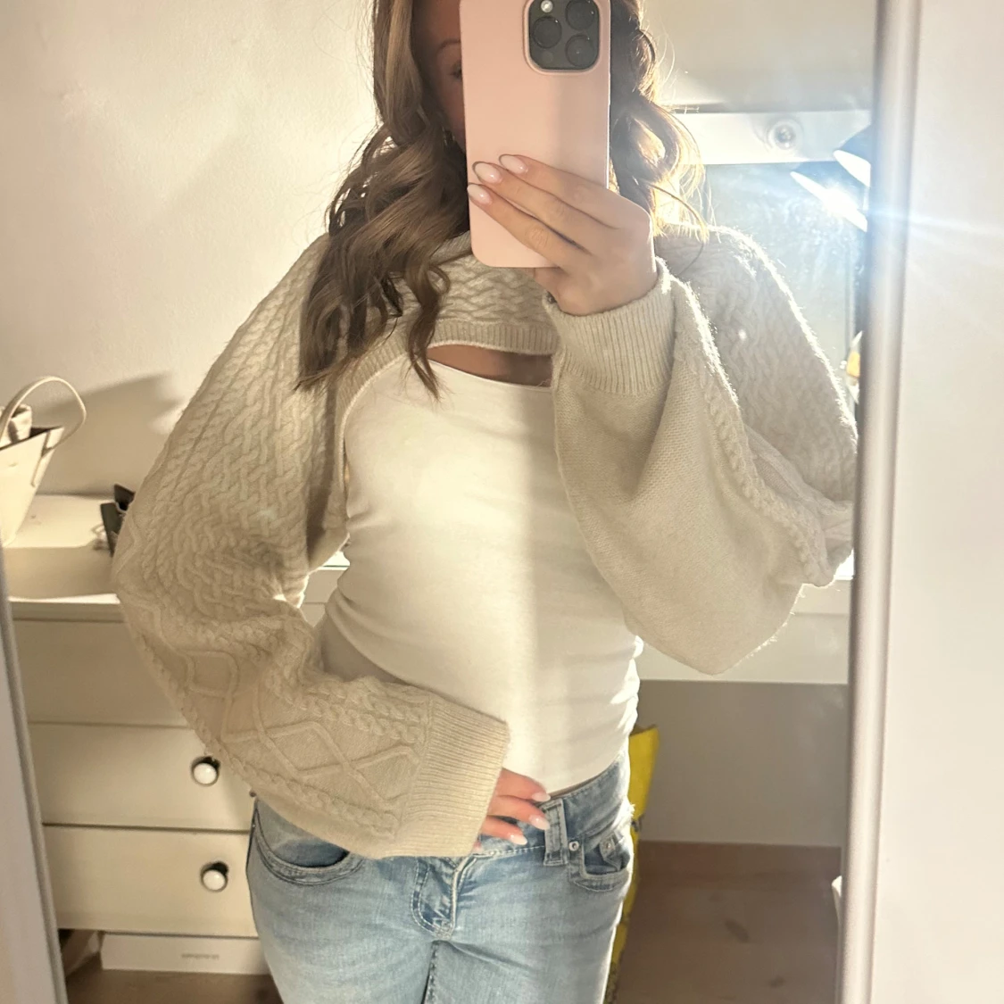 Beige stickad bolerotopp