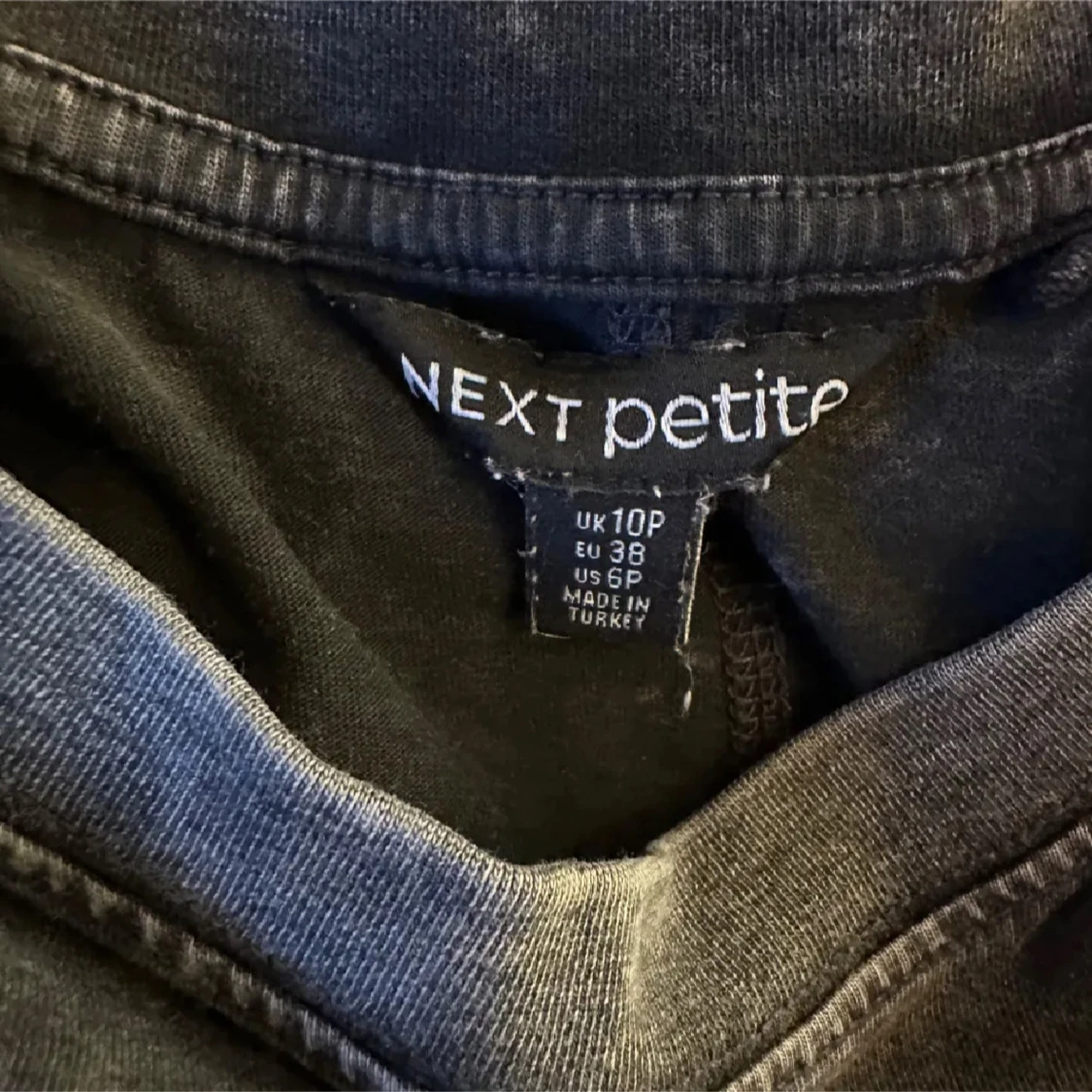 Svart t-shirt med stjärnor från Next Petite - 91