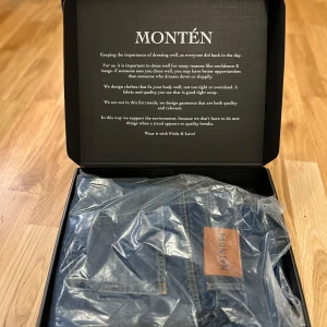 Jeans från montén - Helt nya jeans från montén nypris 1200. Bra kvalitet och sköna. Stilren design (inga kvargfläckar). Bra passform :)! Har i alla möjliga storlekar så kontakta vilken storlek du vill ha!