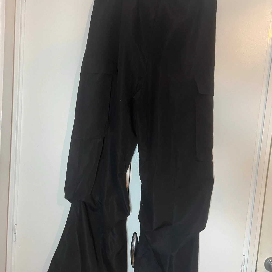 Svarta cargobyxor från Shein - 90