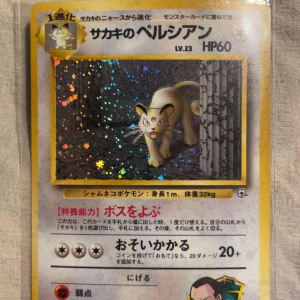Sakaki's Persian Lv.23 Pokémonkort - Säljer ett sällsynt Pokémonkort med Sakaki's Persian på nivå 23. Korten billigare säljing är på eBay för 400 som ni ser på sista bilderna, Kortet är i perfekt skick!  jag säljer den för 299!