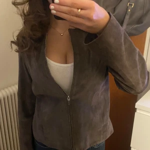 Brun mockajacka - jättefin brun mockajacka, endast använd en gång💕