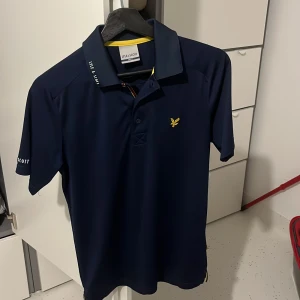 Lyle and scott T-Shirt  - Använd max 2 gånger säljer den för att jag använder inte den
