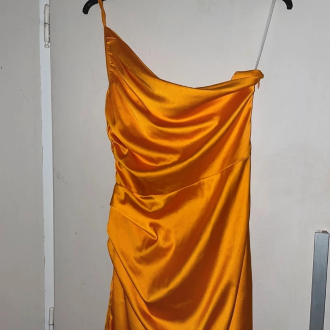 Orange satin klänning - 4