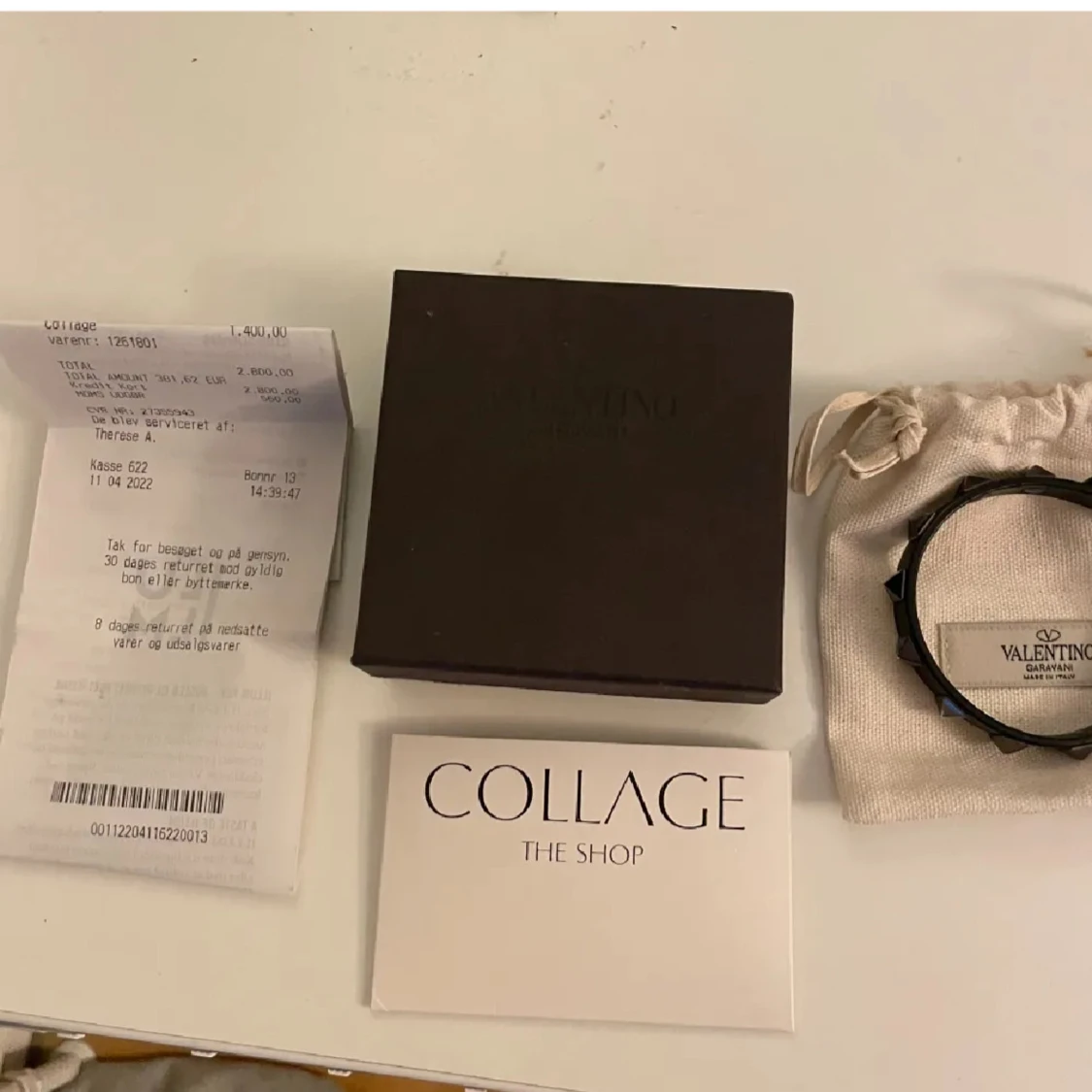 Svart armband med nitar från Valentino