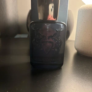 Parfums de Marly Sedley Eau de Parfum - Säljer min Parfums de Marly Sedley Eau de Parfum 75 ml(70 ml kvar typ)självklart äkta!! tveka inte på frågor//Oliver