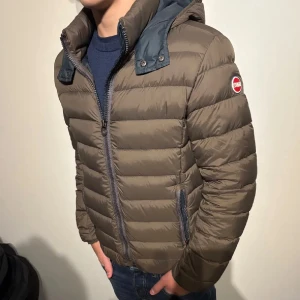 Colmar Dun Jacka - Str 46/XS | Skick-använd fåtal ggr | Säljer pga för liten, Jag e 182cm och väger 68Kg | Kom med prisförlag!!! |