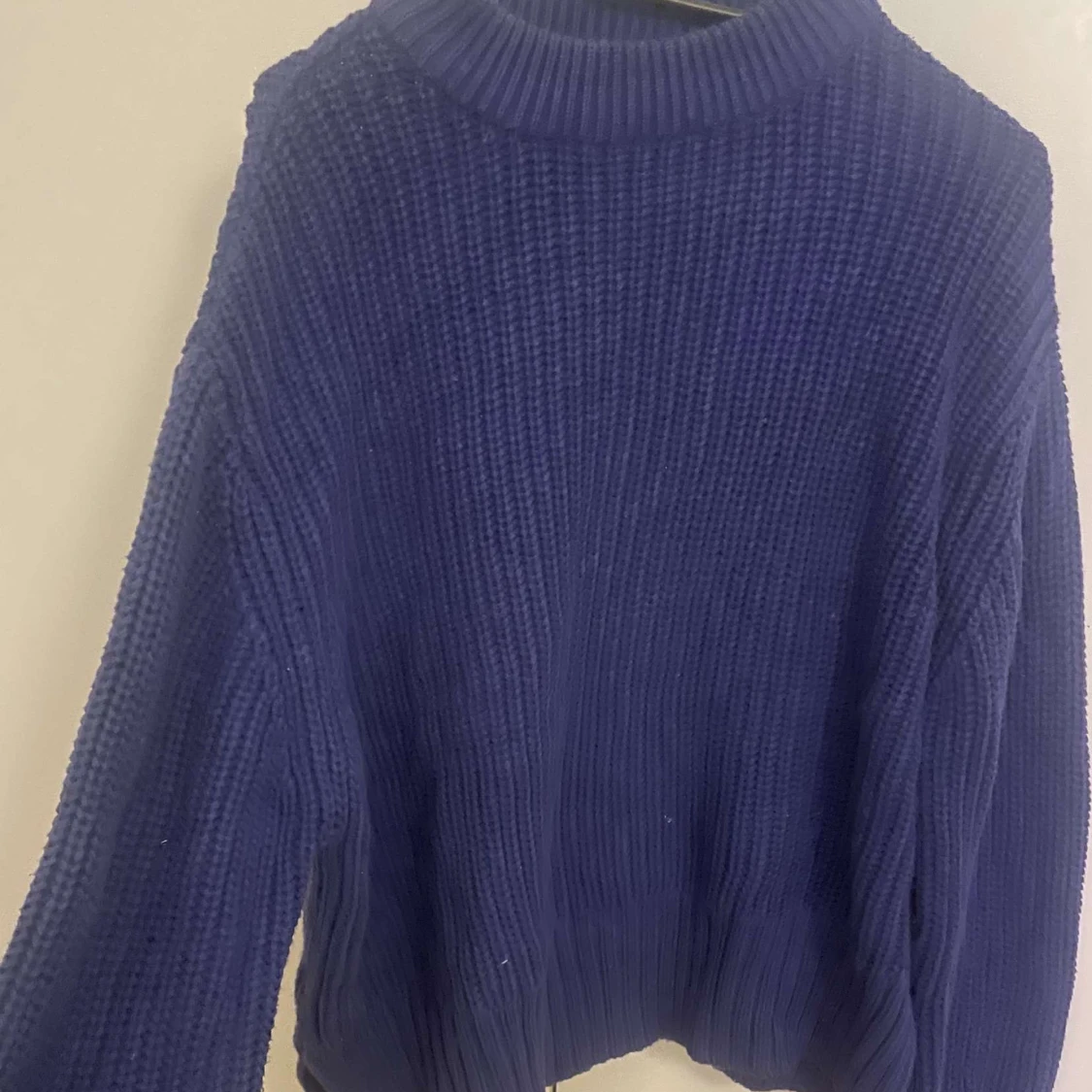 Blå stickad tröja
