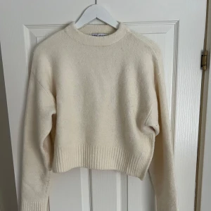 Stickad tröja Zara - Fin stickad tröja från Zara i storlek medium, helt onanvänd🩷