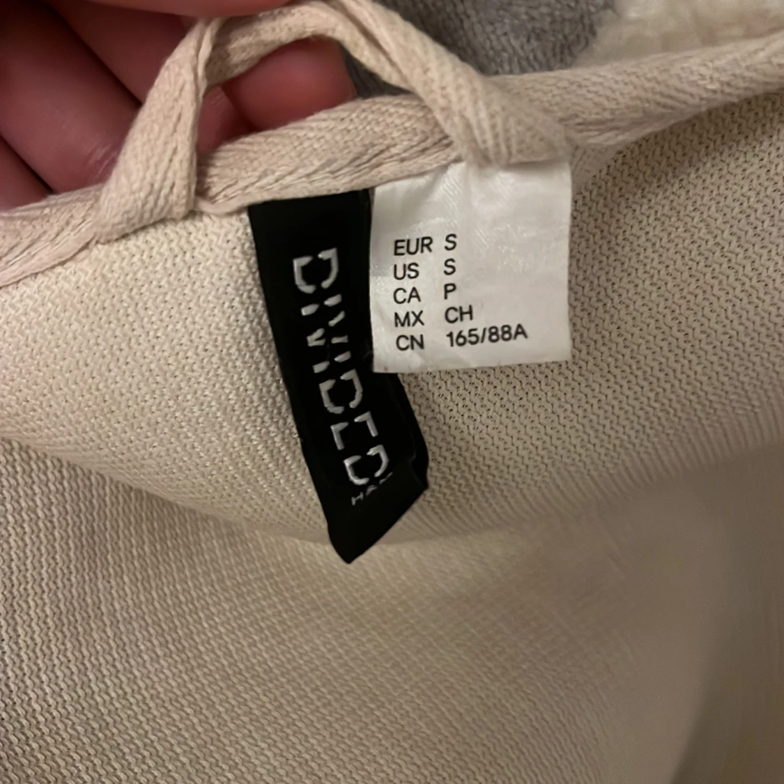 Beige teddyjacka från Divided - 2