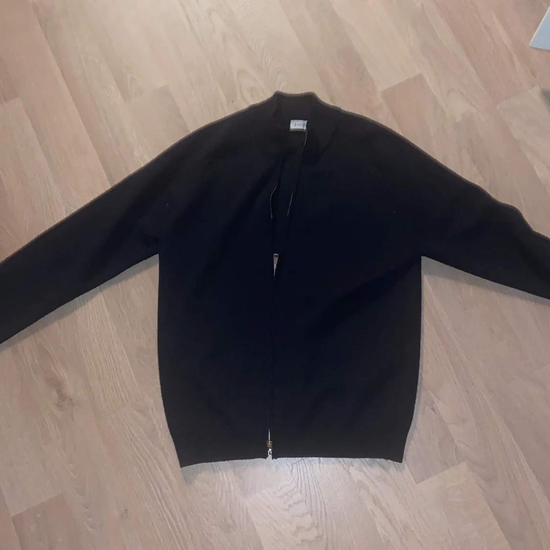 Svart hoodie med dragkedja - 1