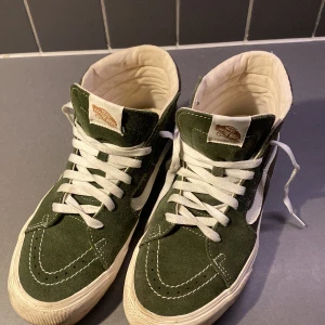 Gröna sneakers från Vans - Snygga gröna sneakers från Vans. Knappt använt och såå snygga nu till våren!! 🌸🌸
