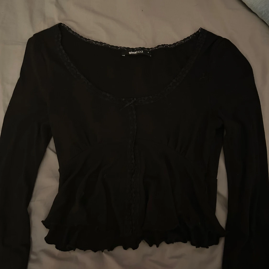 Svart långärmad topp från Gina Tricot - 1