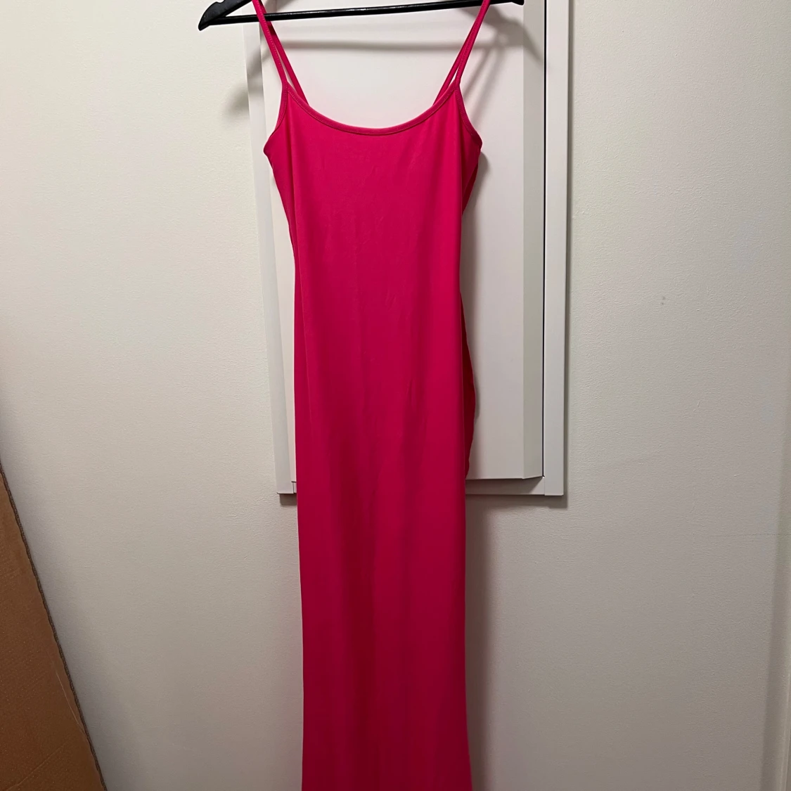 Rosa långklänning med smala axelband