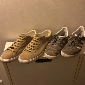 Jim rickey och adidas gazzel värda 2000 totalt  - 2 par skor som är trendiga just nu storlek: Jim rickey 41 , adidas gazzel 38 1/2 