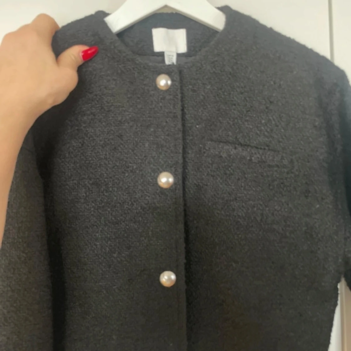 Svart kavaj med pärlknappar - 1