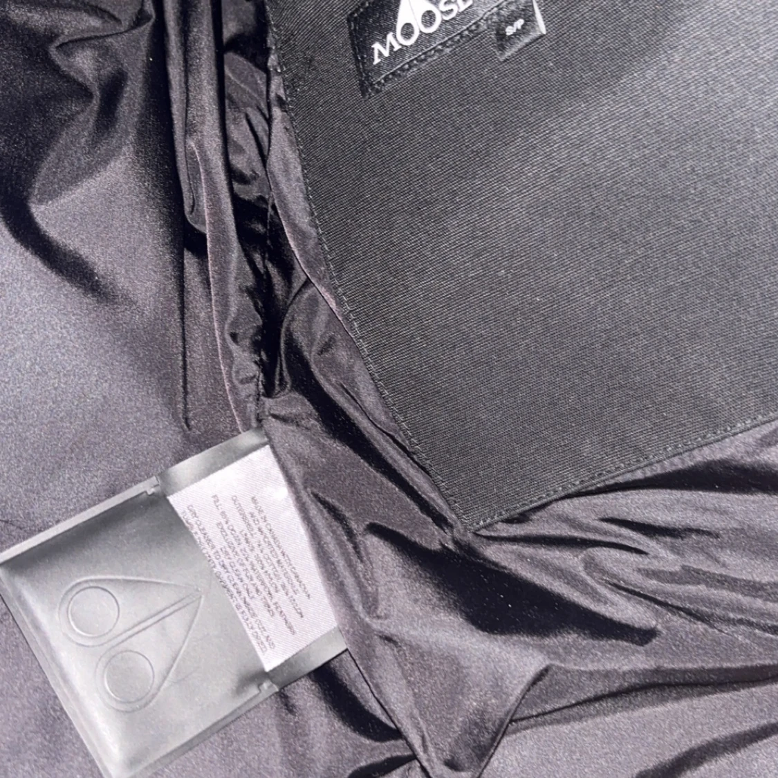 Svart dunjacka från Moose Knuckles - 3