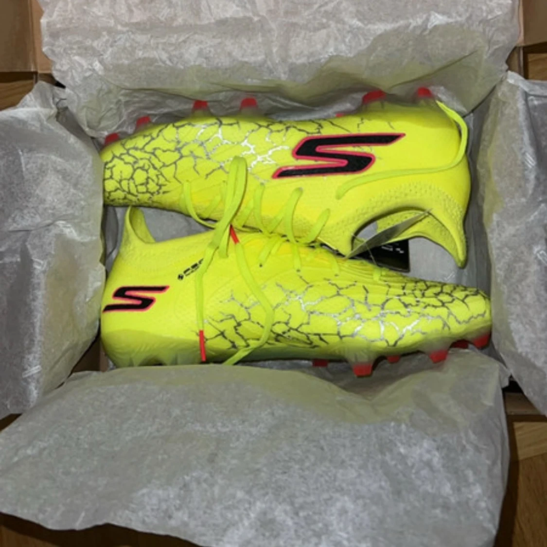 Fotbollsskor från Skechers