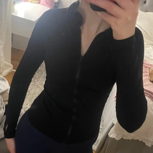Zip-up träningströja - Jättenajs träningströja med dragkedja framtill❣️❣️❣️storlek S