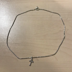 Halsband med bokstaven T - Skriv om man undrar något💕