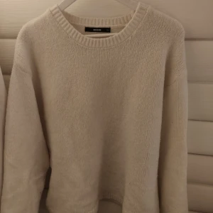 Vit stickad tröja  - Fint skick