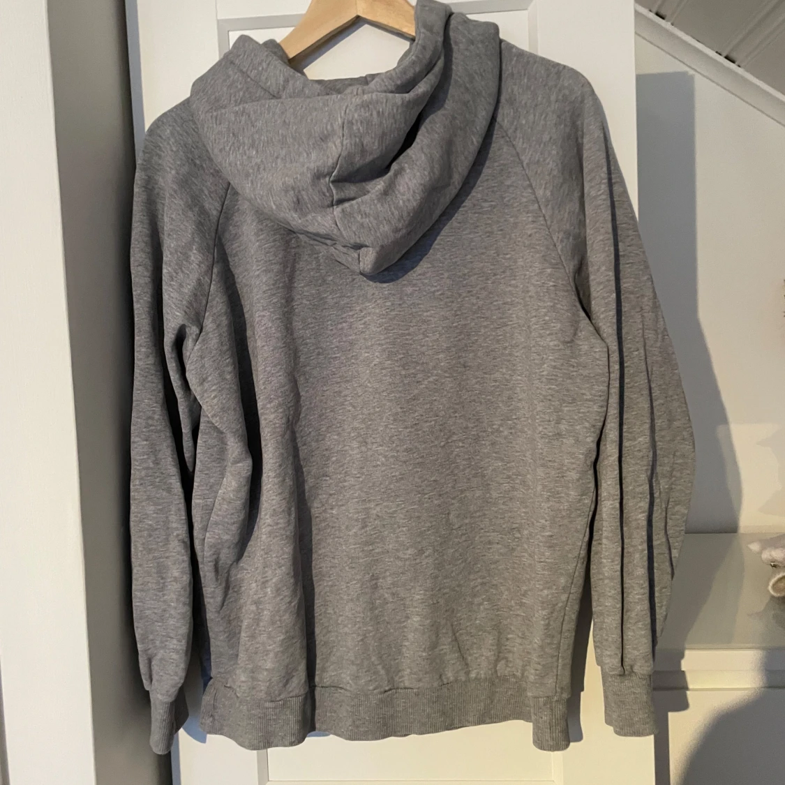 Grå hoodie från Redbird - 2