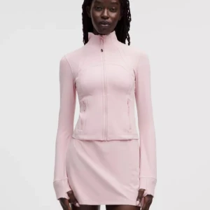 Lululemon Define Cropped Jacket Nulu - Slutsåld! Helt oanvänd med lapp kvar. Säljer pga för stor, strl US 4 (EU 32)