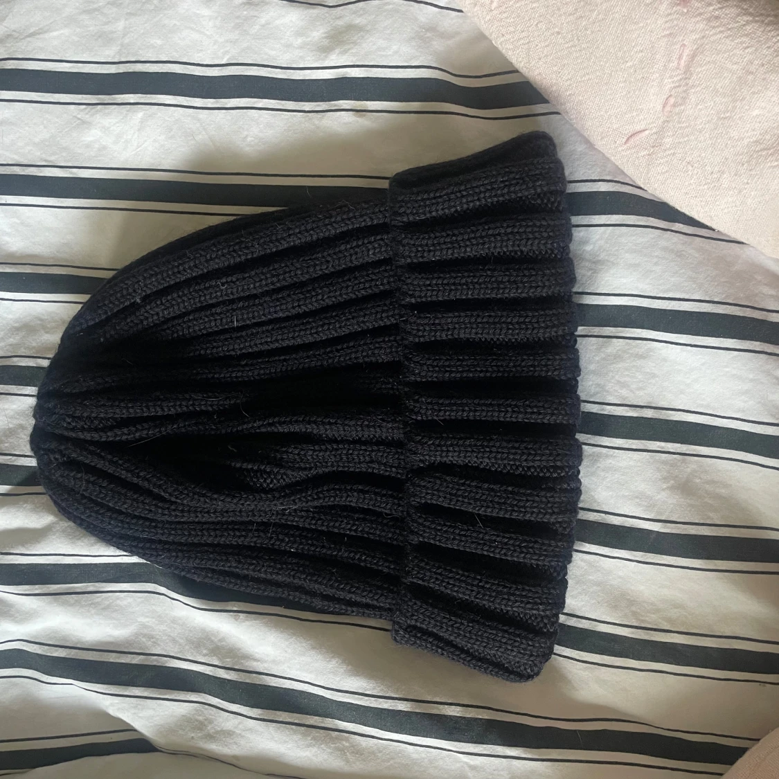 Svart ribbad mössa från Moncler - 1