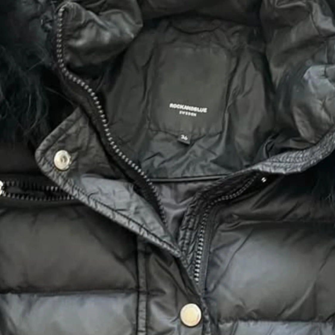 Svart dunjacka från Rockandblue - 2