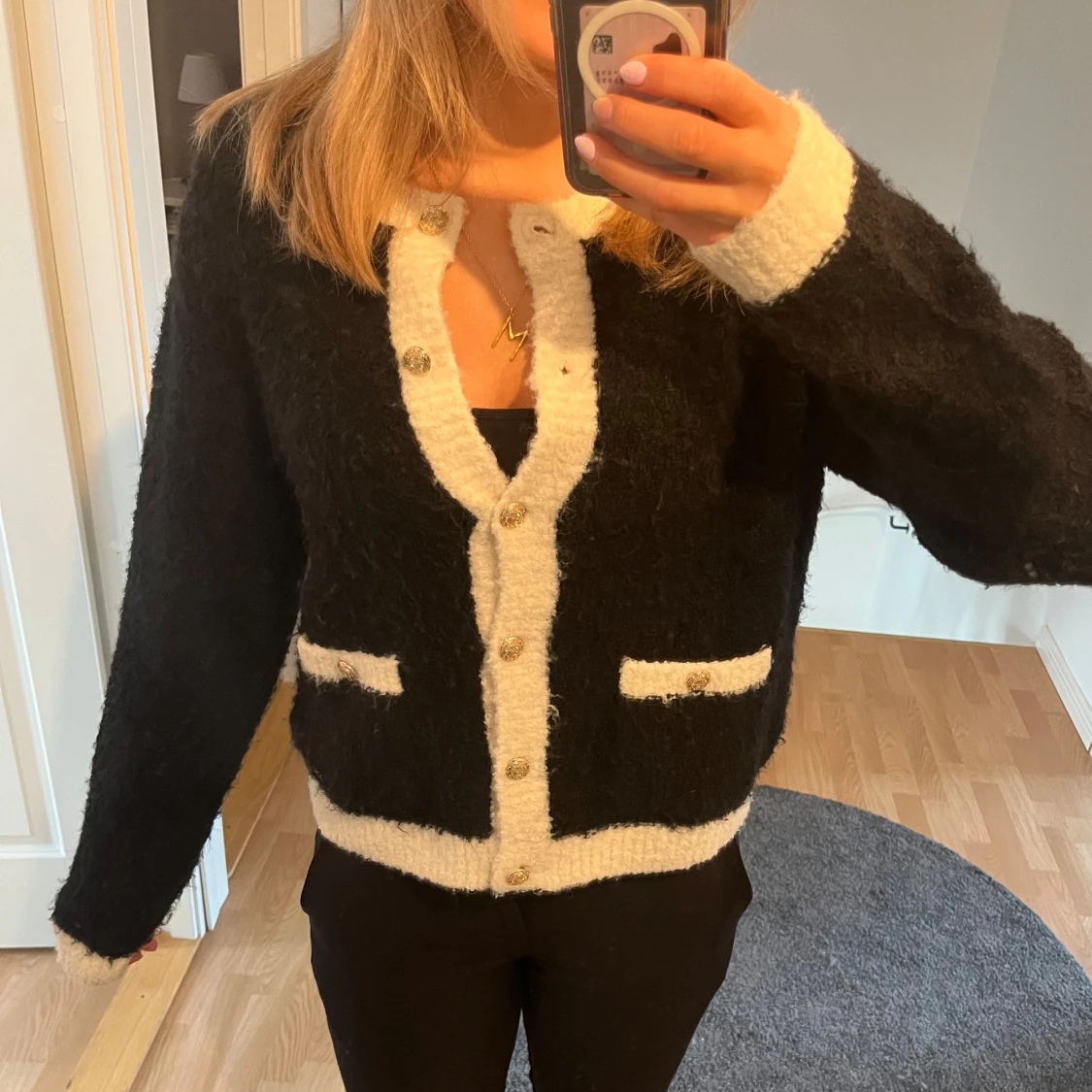 Svart och vit kofta från Holly & Whyte - 2