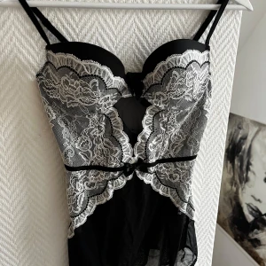 Korsett Victoria’s Secret - Lingerie/korsett från Victorias secret. Storlek 34B