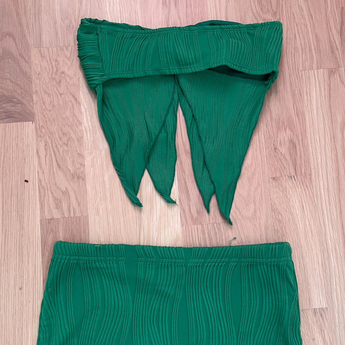 Grön kjol med matchande tubtopp - 2