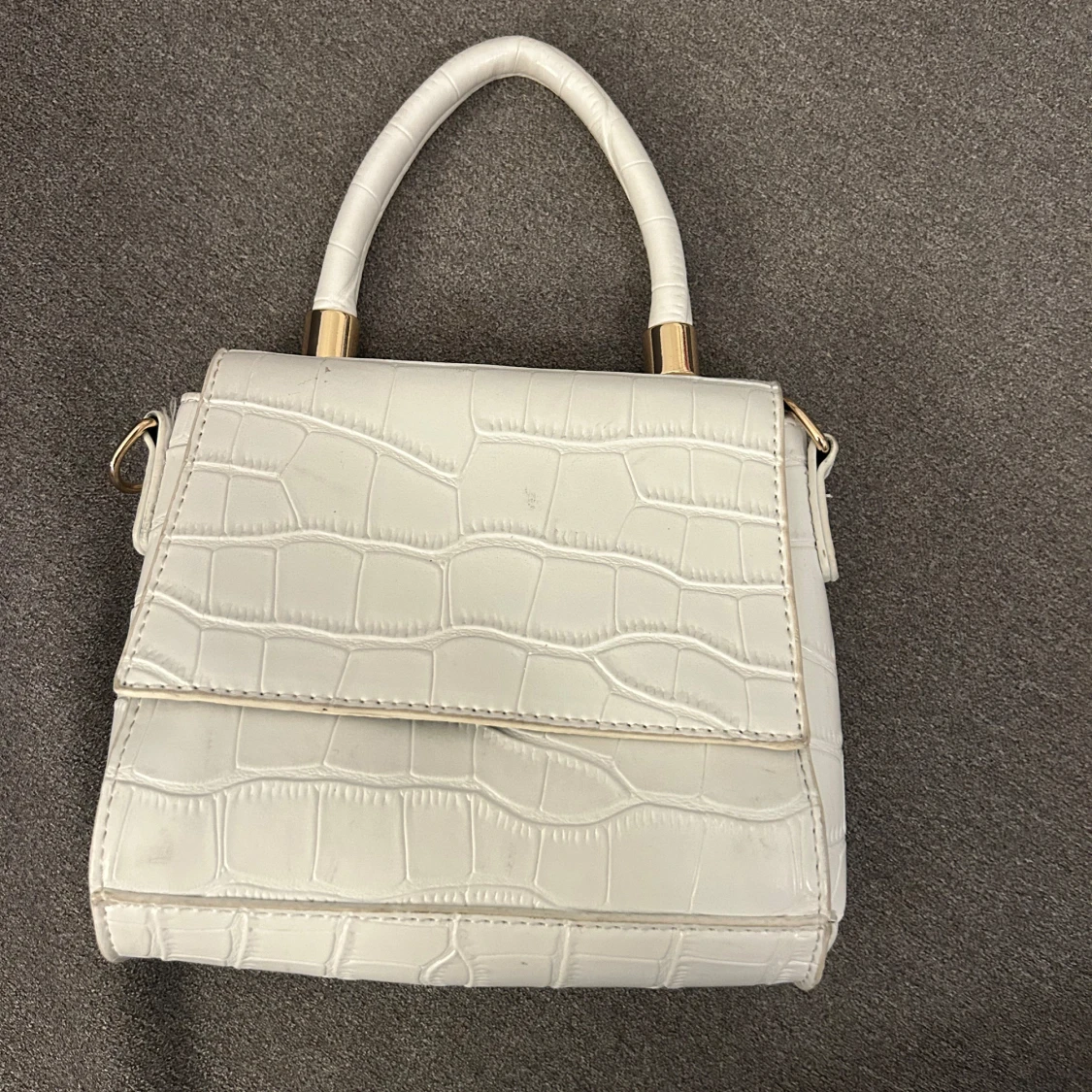 Vit handväska med  mönster - 2