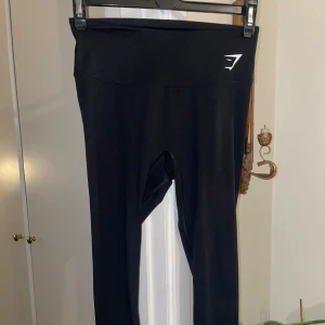 Gymshark yogabyxor - Gymshark yogabyxor trekvartslånga, använda någon enstaka gång.