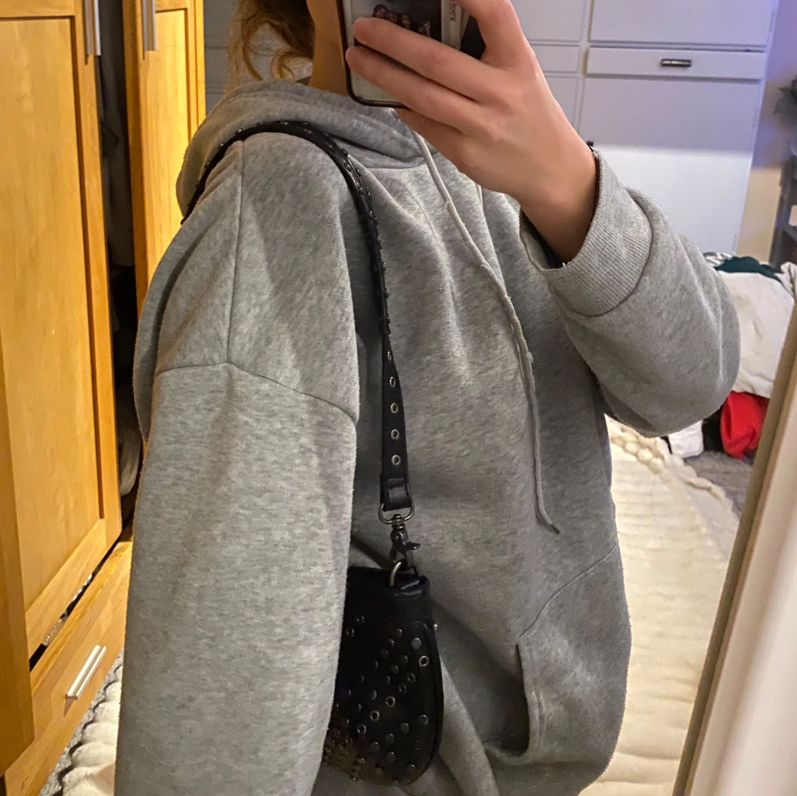 Svart axelväska med nitar💋 - 2