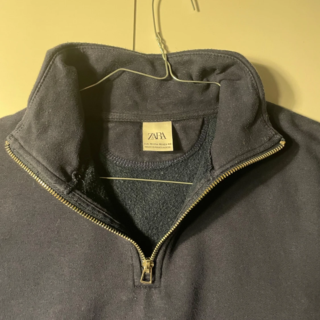 Mörkblå tröja med dragkedja från Zara - 90