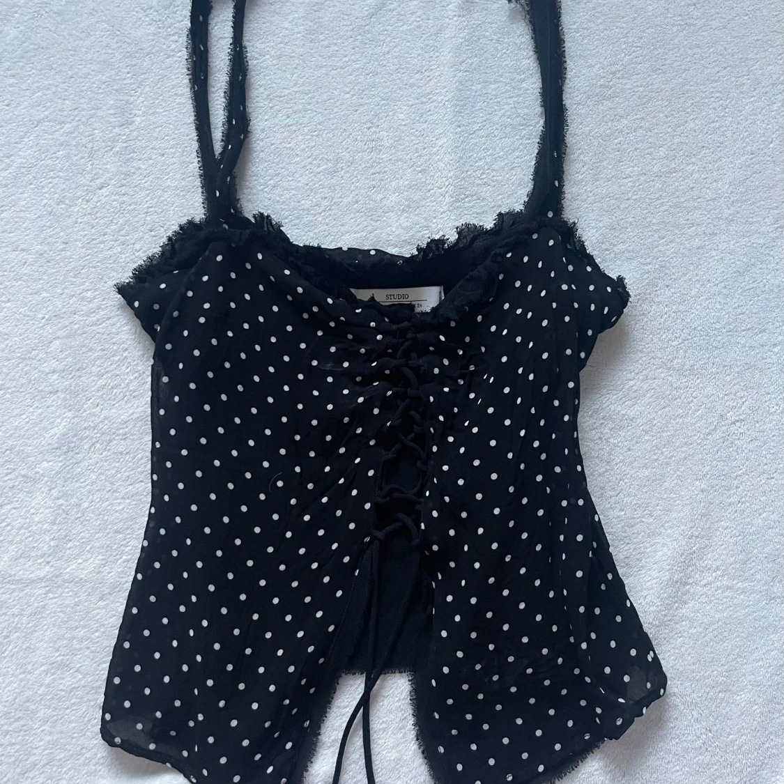 Svart prickig topp från Zara
