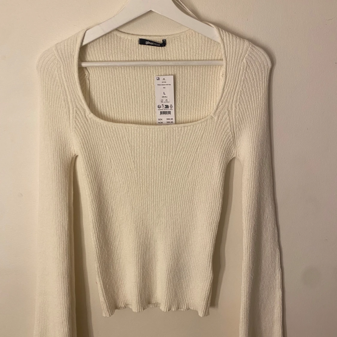 Vit/beige ribbad tröja från Gina Tricot - 91