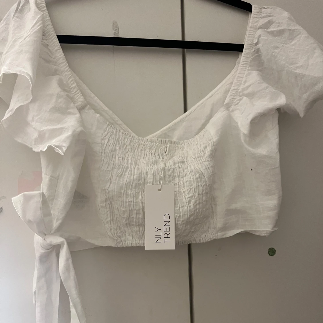 Vit omlottopp från NLY Trend - 90