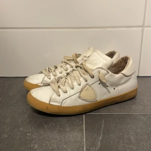 Philippe Model - Ett par feta Philippe Model | Storlek 42 | 