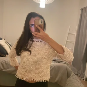 Croppad Zara tröja - Säljer min Rosa Croppad tröja från Zara!