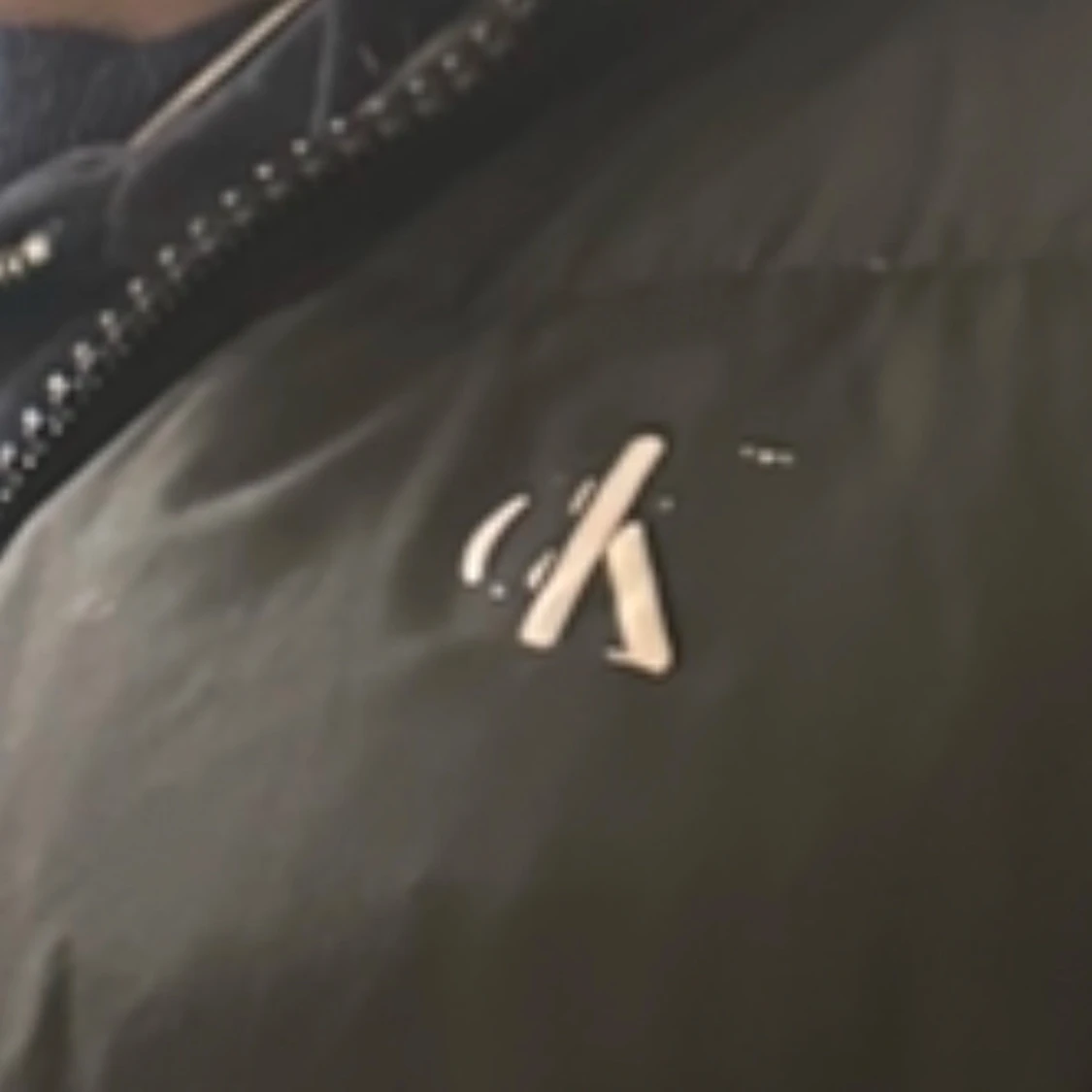 Svart pufferjacka från Calvin Klein - 92