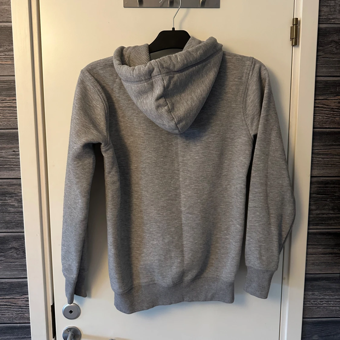 Grå hoodie från Abercrombie & Fitch - 90