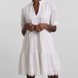 Studentklänning  - Helt oanvänd klänning med lapparna kvar. Perfekt nu inför studenten 💕