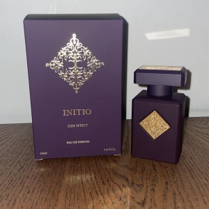 Initio Side Effect - Riktigt god parfym från initio | sprayad endast 4 ggr, behöver tyvärr sälja den för att jag behöver pengar just nu. | 50ml EDP | Nypris är ca 2200kr