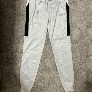 Grå mjukisbyxor från McKenzie - Säljer dessa mjukisbyxor. Mycket fint skick, knappast använda.