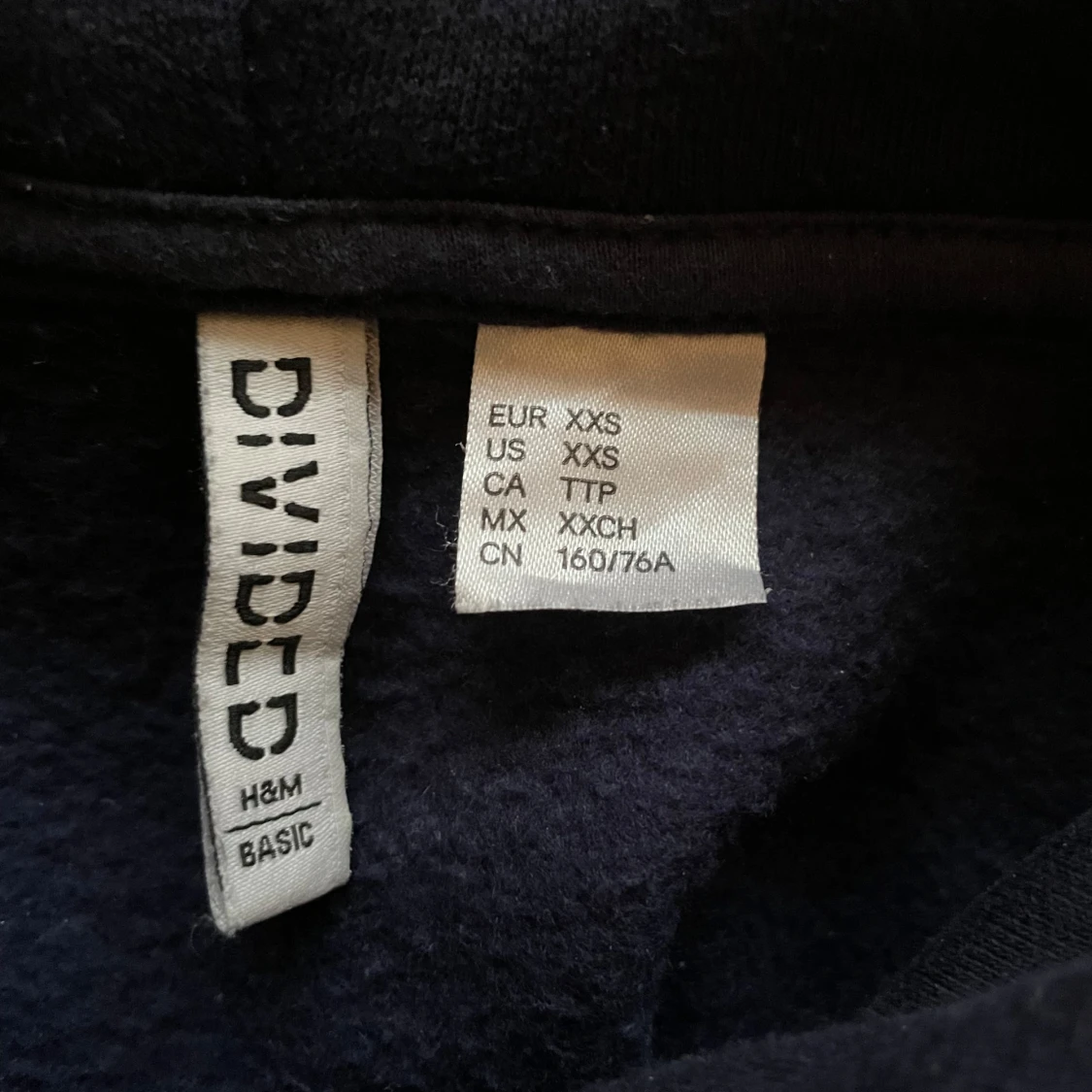 Mörkblå hoodie från H&M Divided - 3