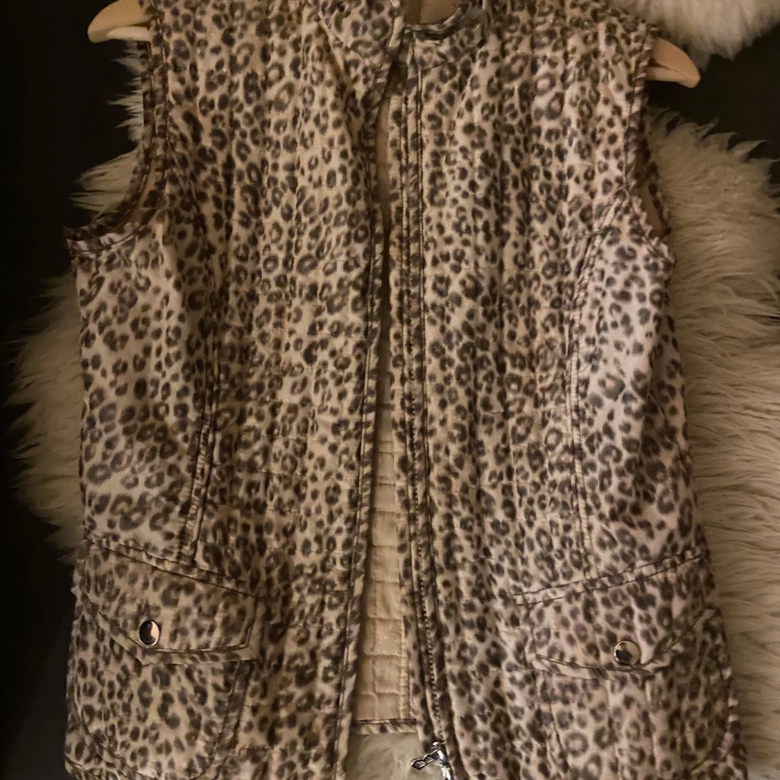 Leopardmönstrad väst från Bogner - 91