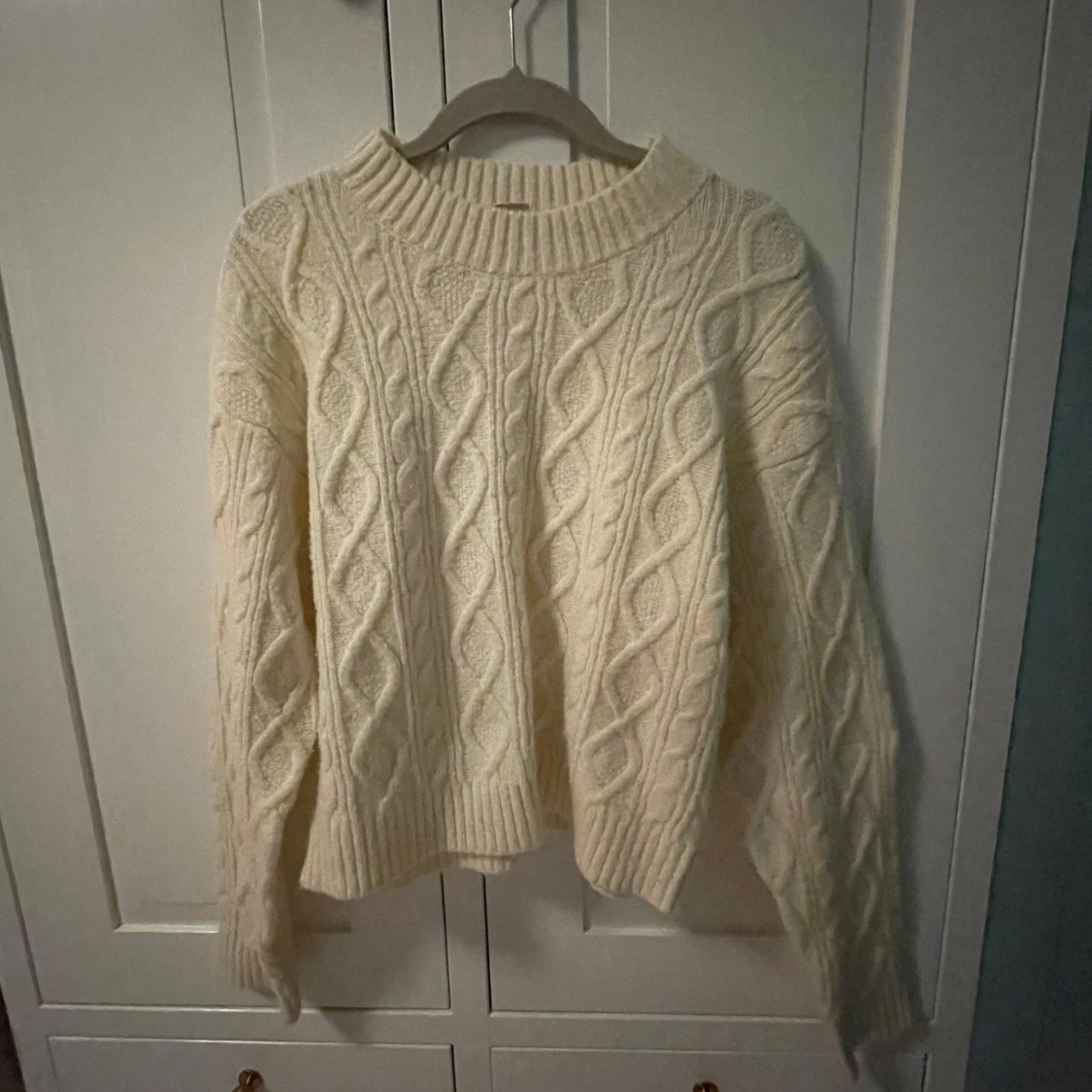 Stickad tröja från SRN HLT