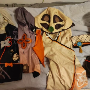 Sayu cosplay Genshin impact  - Hej! Säljer en Sayu cosplay från Genshin impact! Allt följer med förutom shorts, och peruk.             Dm för frågor eller fler bilder<3